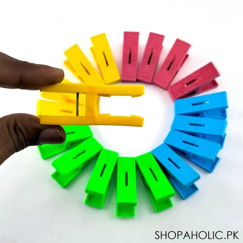 18 pegs plastic clothes clips main image