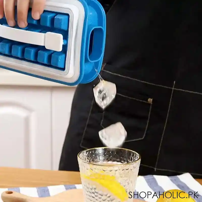 2 in 1 collapsible ice cube tray and travel water bottle image5