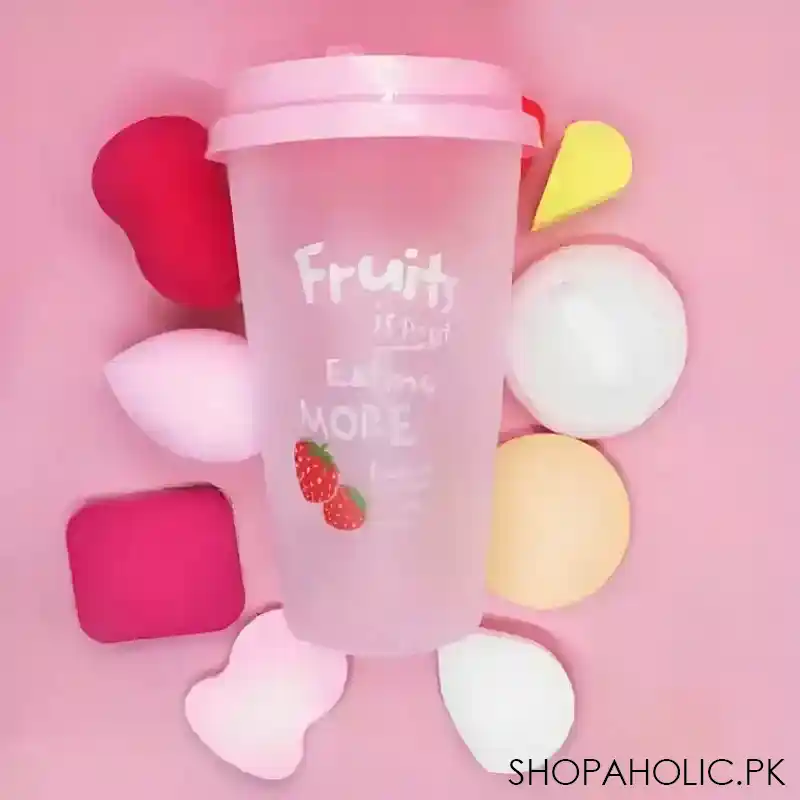 beauty blender with cup main image