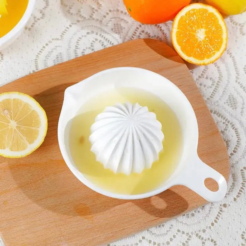 citrus juicer with handle image2