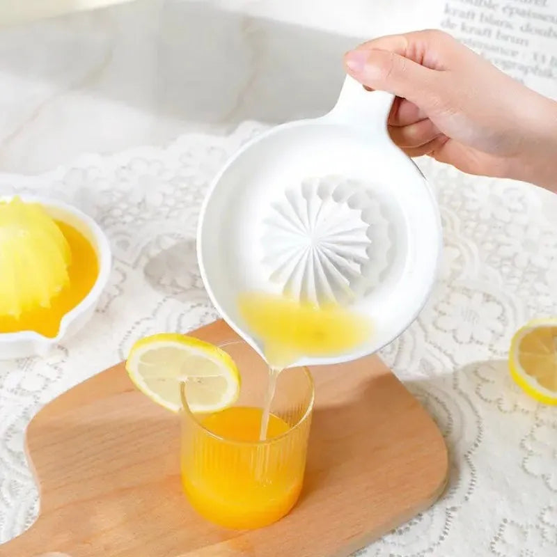 citrus juicer with handle image4