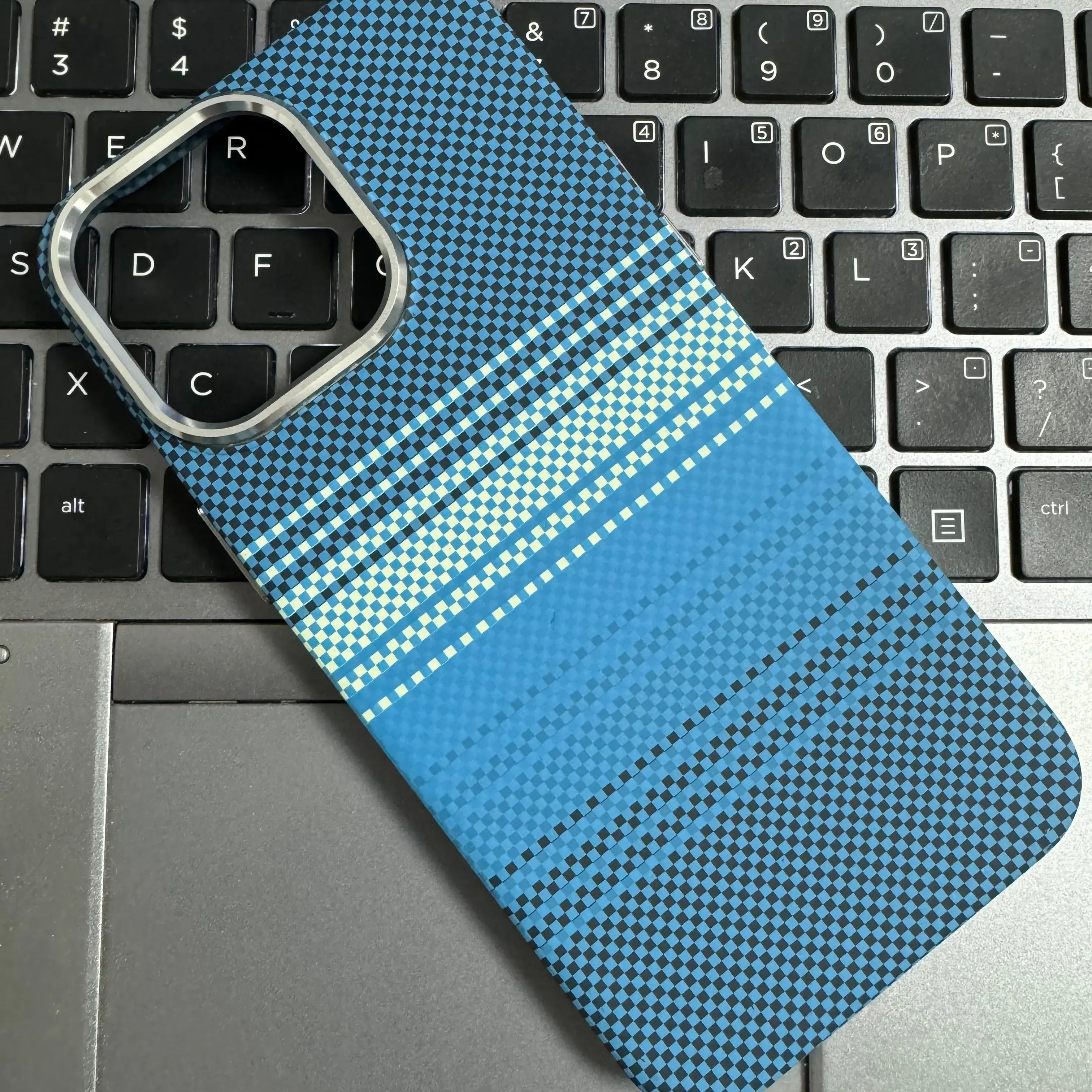 Pitaka Premium Design iPhone Case Cover