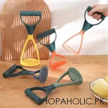 plastic potato masher with handle image3