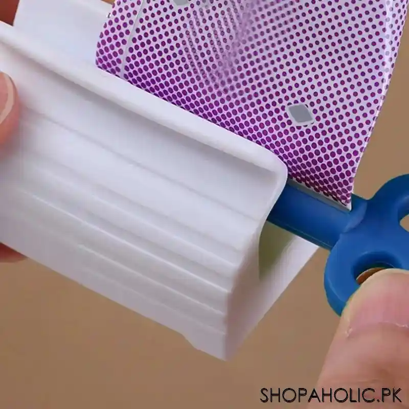 rolling toothpaste squeezer image4