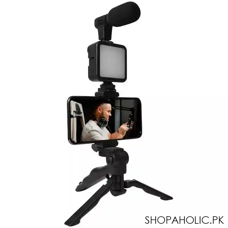 smart vlogging kit with microphone and led light image2